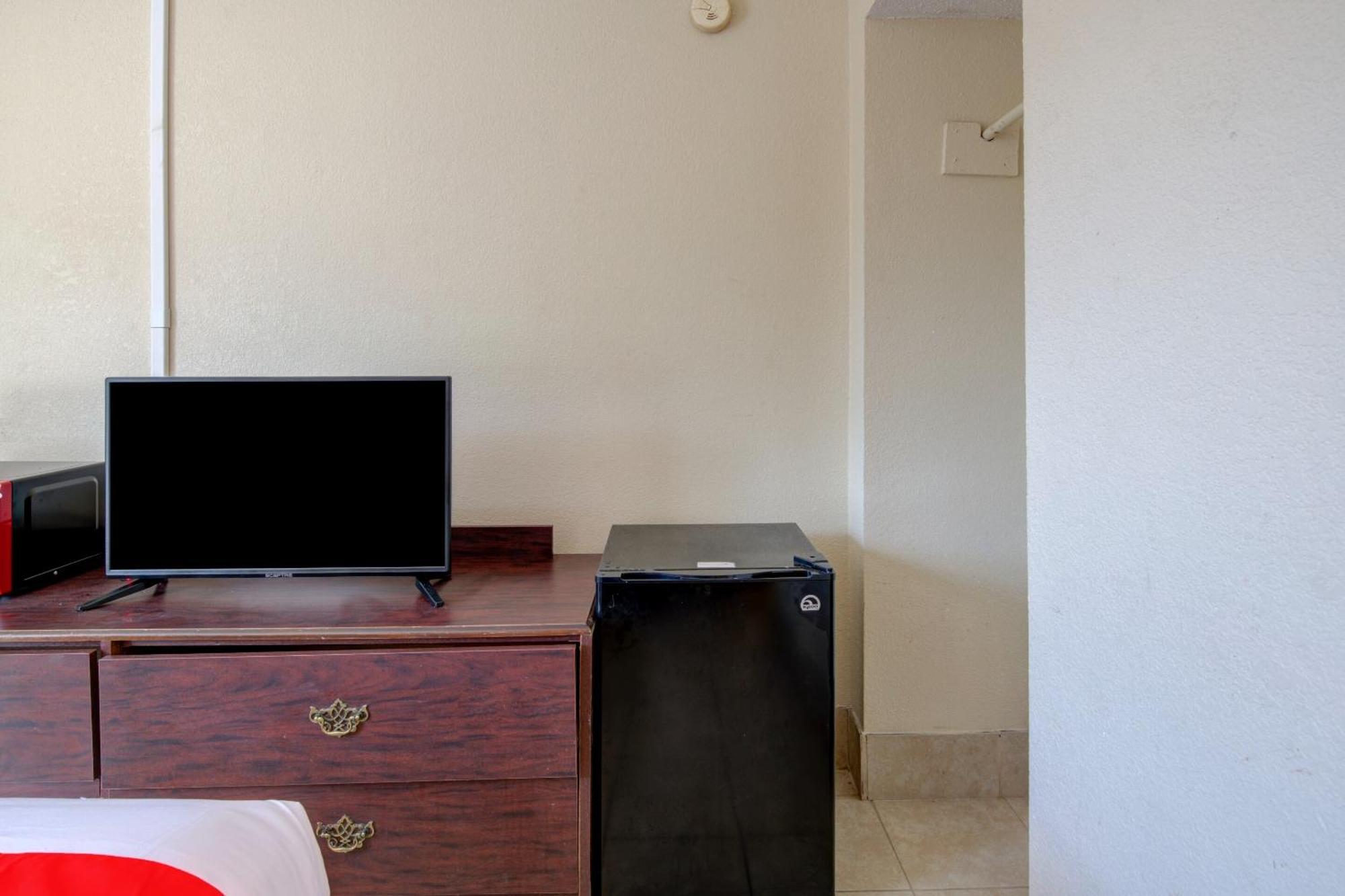 Oyo Hotel Douglas Ga Us-441 Buitenkant foto